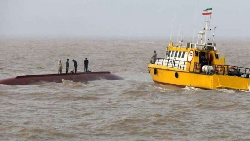 نجات ۶ سرنشین شناور غرق‌شده در خلیج‌فارس